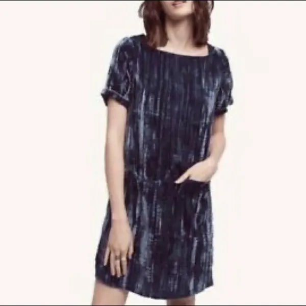 Floreat short sleeve blue crinkle velvet shift drs - Image 2