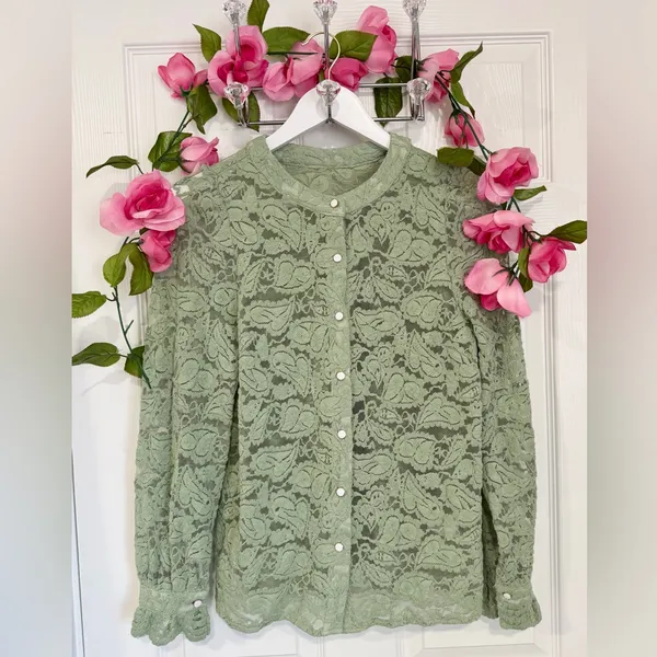 Feminine Lace Cottage Prarie Sheer Embroidered Ruffle Sleeve Medium Blouse Top - Image 3
