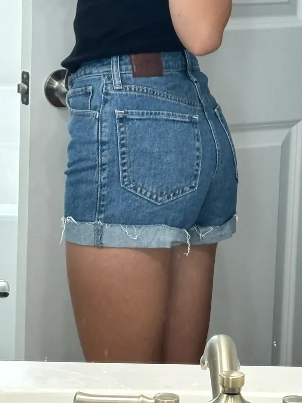 Hollister Ultra High-Rise Mom Shorts - Image 2