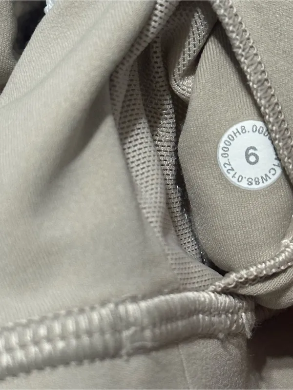 lululemon athletica Women’s Size 6 White Align V-Neck Crop Tank Top Sports Bra - Image 5