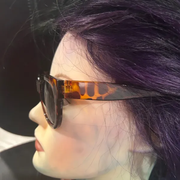 Tortoise Shell Sunglasses Brown - Image 4