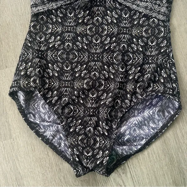 MiracleSuit One Piece Swim Suit Black Underwire Women’s 8 See Measurements - Image 5