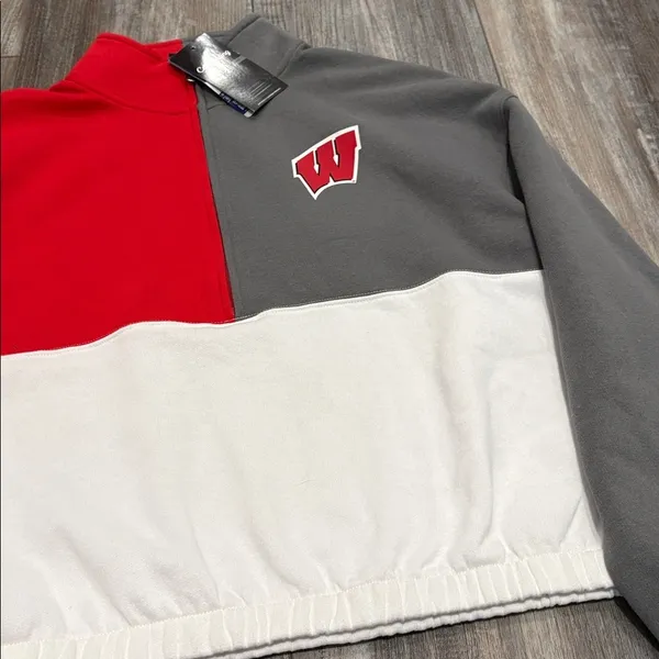 College Corner Wisconsin Badger Pullover size large NEW Red - Image 3