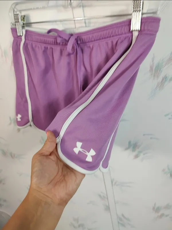 Under Armour Heatgear Purple Shorts M - Image 4