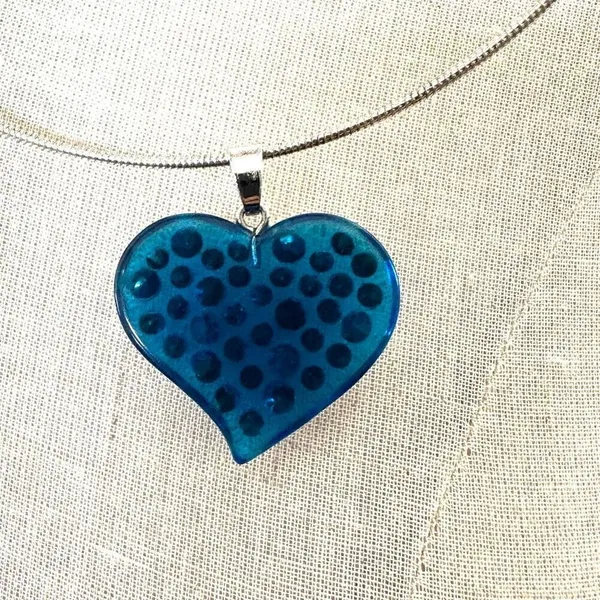 Blue Heart Pendant Choker with Rhinestones 💙 - Image 4