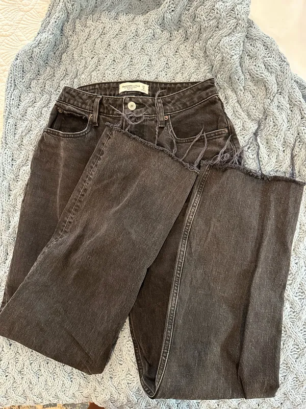 Abercrombie 90s High-Rise Jeans - Image 4