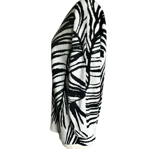 Zebra Print Sweater Scoop Neck Large 3/4 Batwing Sleeve Lightweight Rounded‎ Hem - Image 3