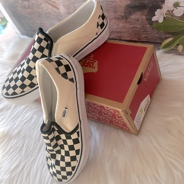 Vans Women’s Skateboarding Slippers Size 8.5 - Image 3