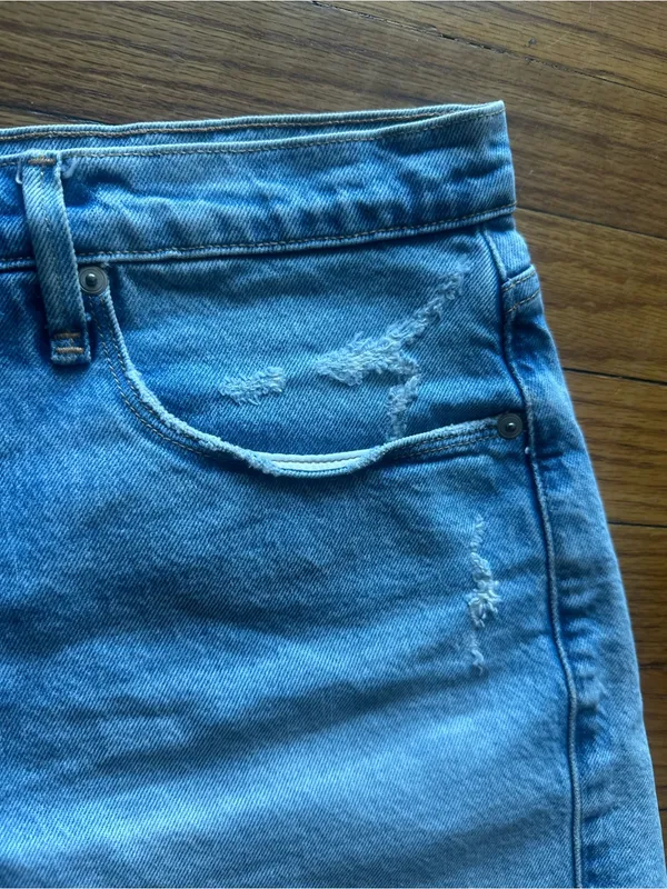 Good American Medium Wash High Rise Denim Shorts Frayed Hem Size 10 - Image 2