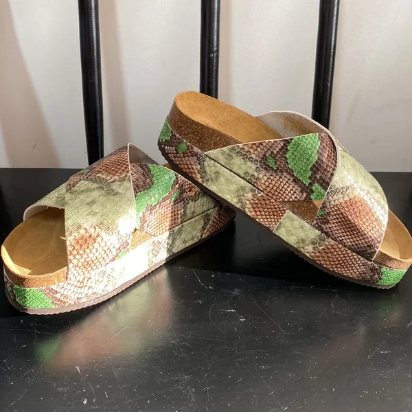 Sidelines Flatform Sandals - Image 7