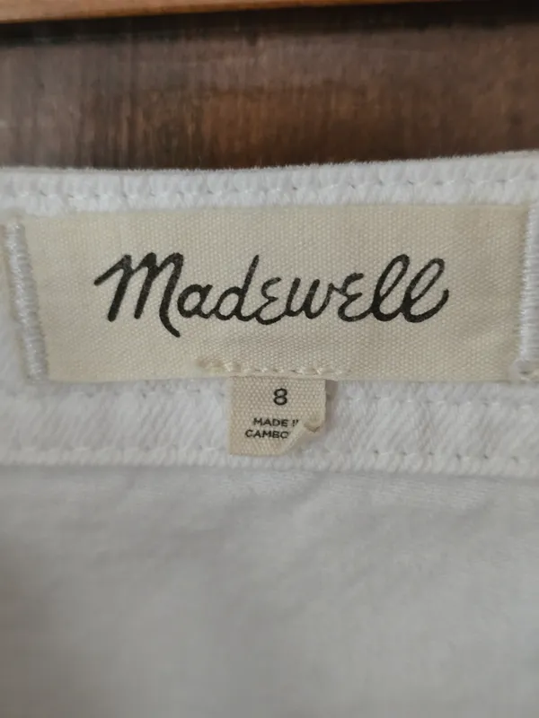 O Madewell White Top with Branded Neck Label Size 8 - Image 5