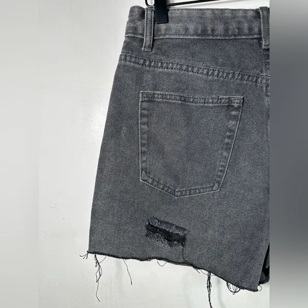 White Fox Denim Shorts Gray / Black Distressed Raw Hem High Rise Size M NWT - Image 6