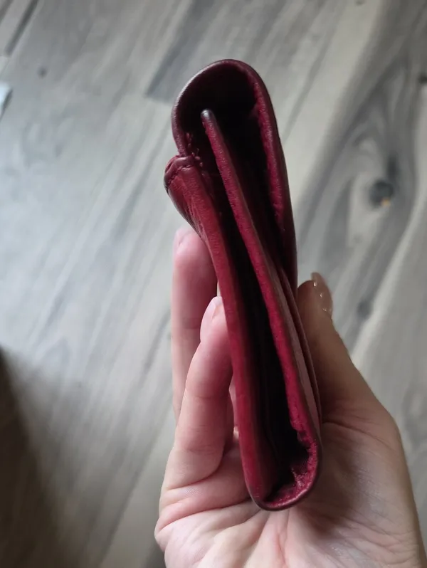 Vintage Red Leather Fossil trifold wallet - Image 8