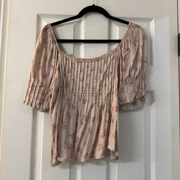 Saltwater Luxe Boutique Pin Tucked Cropped Blouse Top Size Medium - Image 2