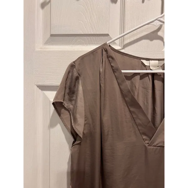 H&M Conscious Womens Size 14 Taupe Brown Satin V-Neck Cap Sleeve Blouse Top‎ - Image 2