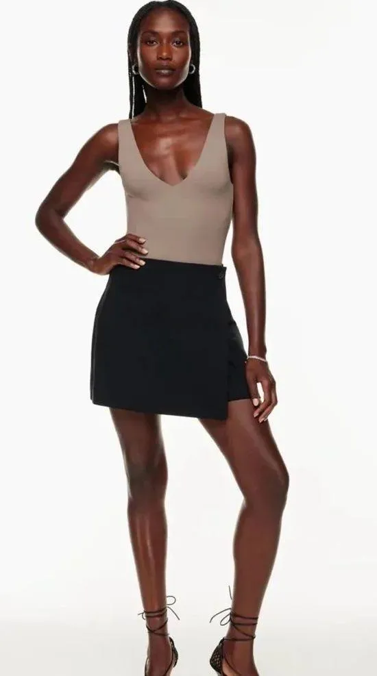 Aritzia Babaton Contour V-Neck Bodysuit in Warm Taupe XS - Image 4