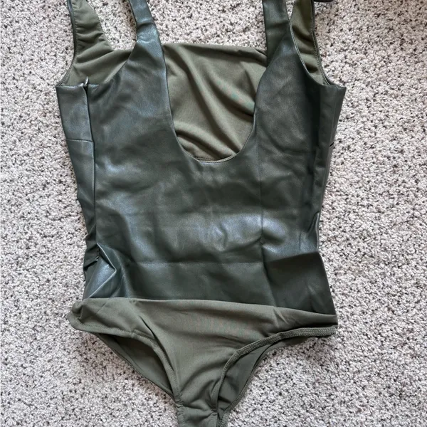 4SI3NNA Marlena Bodysuit in Olive‎ size M NWT MSRP $88 - Image 3