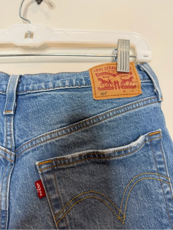 Levis 501 Distressed Cut Off Denim Shorts Womens 31 High Rise Festival Shorts - Image 3