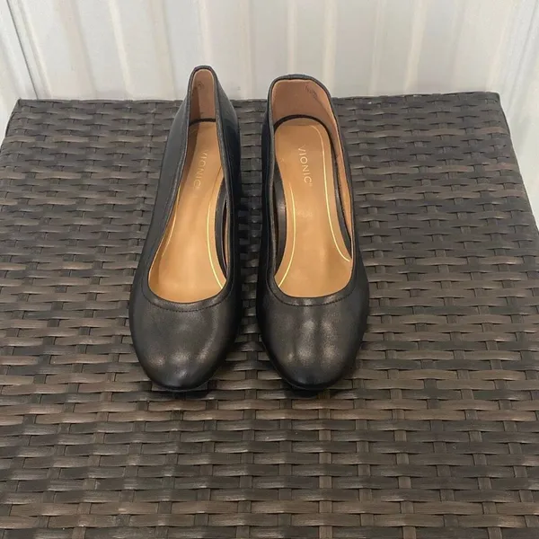 Vionic Carmel pump in black Nappa leather women’s size 9 - Image 2