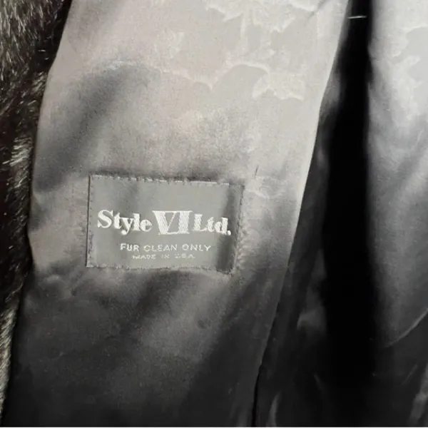 Vintage Style VI Ltd‎ Faux Fur Coat - Image 5