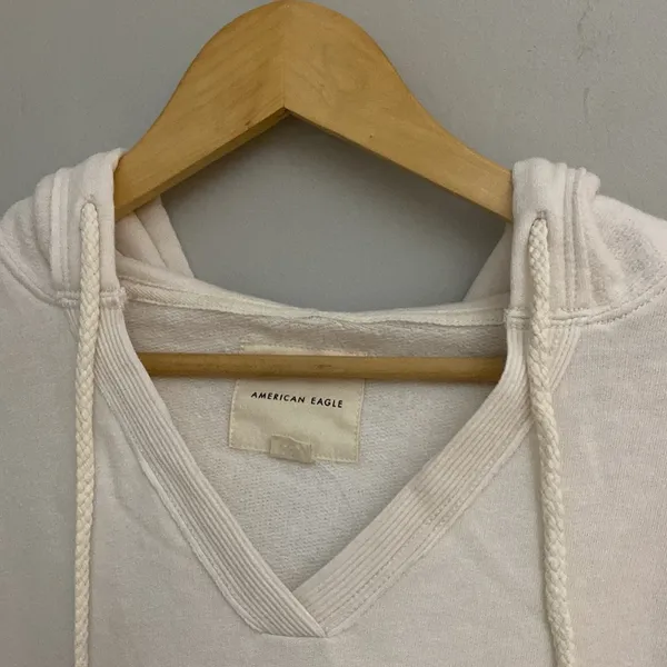 American Eagle Outfitters women’s New! Ivory cropped hoodie/sweatshirt size M - Image 2