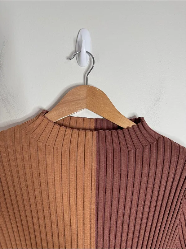 Red by BKE Buckle Ribbed Stretch ColorBlock Top Long Sleeve Tee Neutrals size M - Image 4