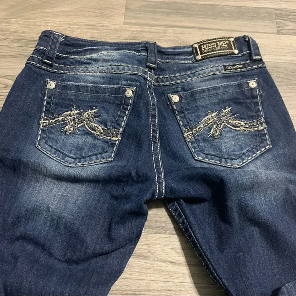Miss Me Boyfriend Capri Jeans; 29 Women’s - Image 11