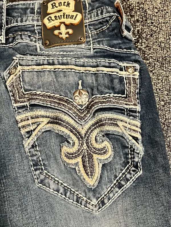 Womens 32" Rock Revival Feeny Straight Distressed Cutoff Denim Capris - Image 8