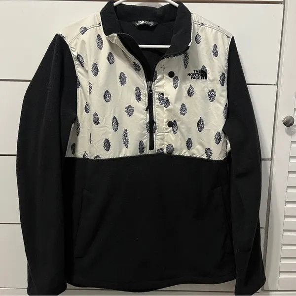 The North Face 1/2 Zip Fleece Patterned Pine-cone Jacket - Image 2