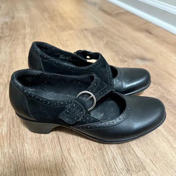 Clarks | Bendables Black Leather Suede Mary Jane Heels Buckle Brogue Pumps, 6.5M - Image 4