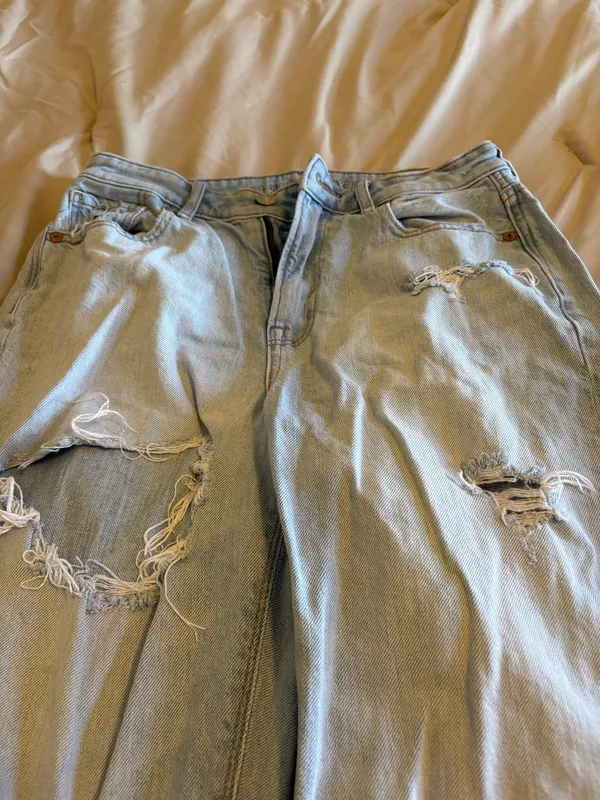 American Eagle Jeans - Image 4