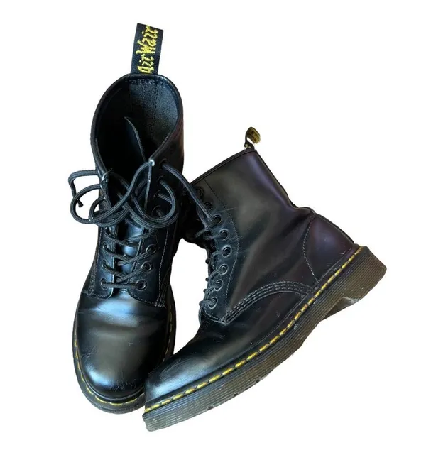 DR MARTENS 1460 Smooth Leather Lace Up Boots Black Ladies size 6 - Image 2