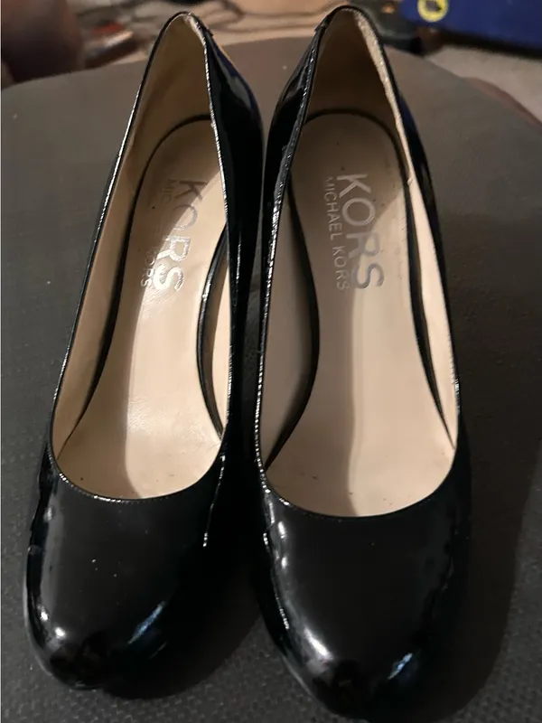 Michael Kors Black Patent Leather Round Toe Pumps 8M - Image 13
