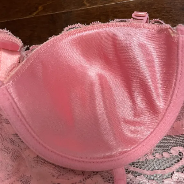 Black Fuchsia Peach Colored Lace Bra With 6 Rows Of Claps Size 34B - Image 12