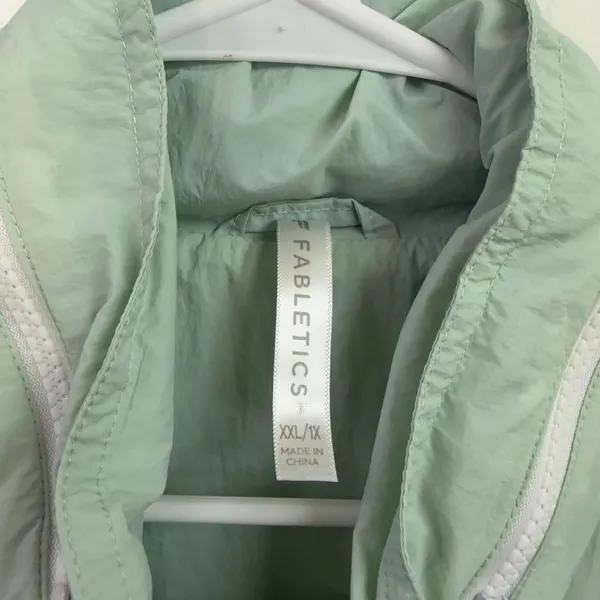 Fabletics mint green lightweight full zip pocket hooded windbreaker jacket XXL‎ - Image 5