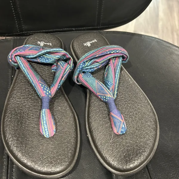 Sanuk Women's Blue and Pink Sandals - Image 2