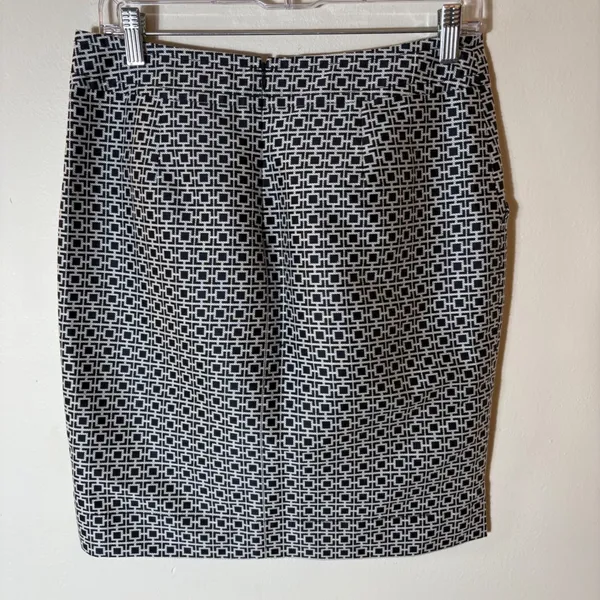 Banana Republic Geometric Print‎ Silk-Blend Pencil Skirt Size 4 - Image 3