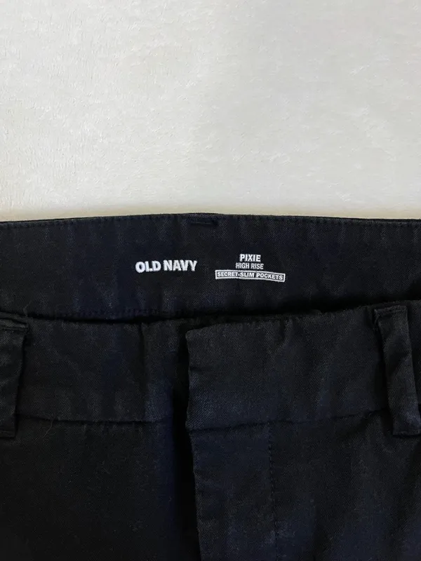 Old Navy Women's High Rise Pixie Pants Size 6 - Image 4