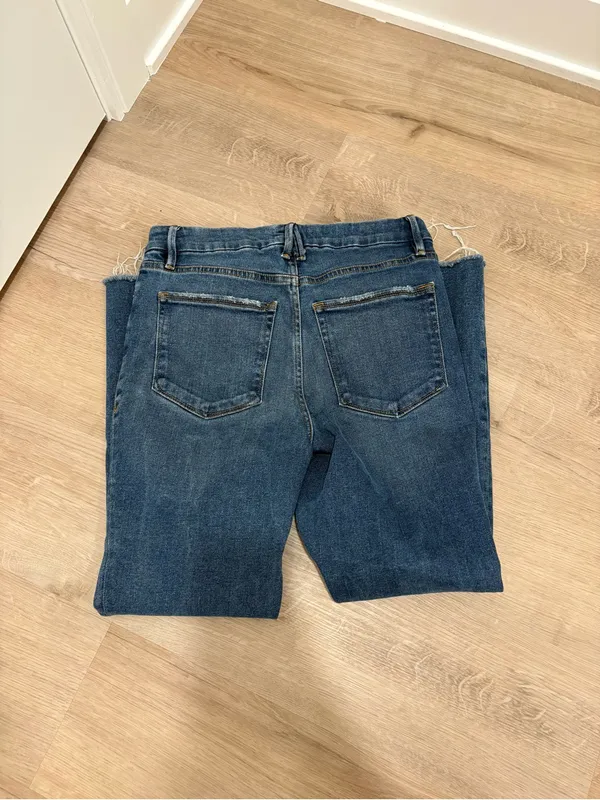 Good American Straight Leg Jeans - Image 5