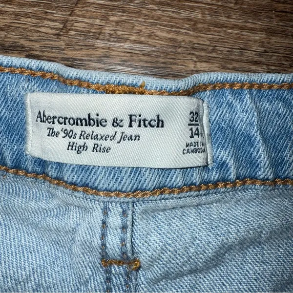 Abercrombie & Fitch The 90’s Relaxed Jean High Rise Jean Shorts Size 32/14/XL - Image 2