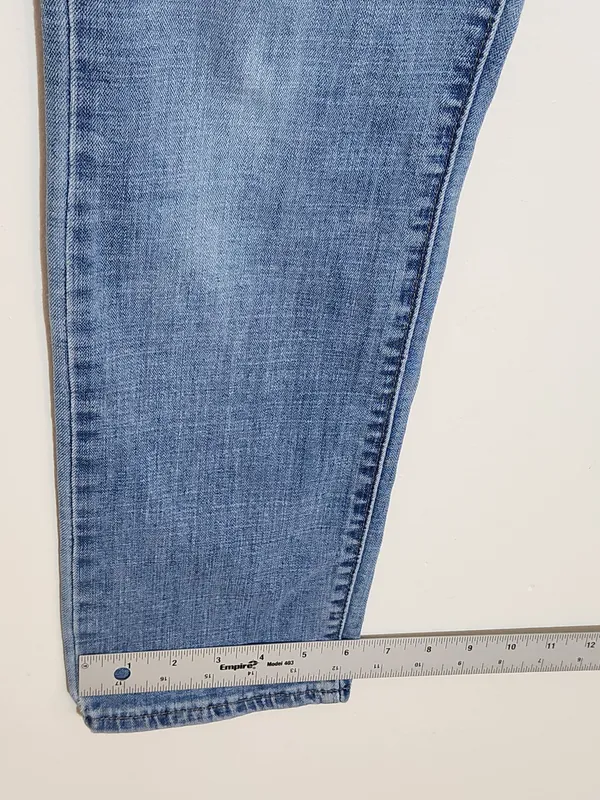 Levi’s Light Wash Mid-Rise Skinny Jeans Size 14 - Image 7