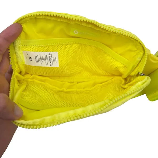 Lululemon Everywhere‎ Belt Bag Neon Yellow Lime Green Waist Pack LU9BG1S - Image 4