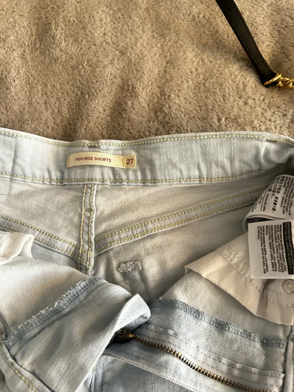 Levi’s 501 Shorts Denim High-Rise Light Wash - Image 4