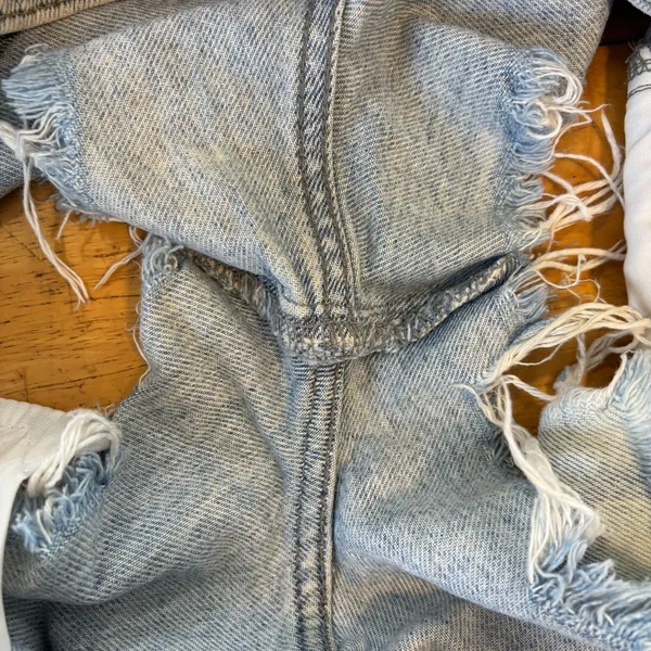 Forever 21 High-Waisted Distressed Denim Cut-Off Shorts Light Wash, Waist 33" - Image 6