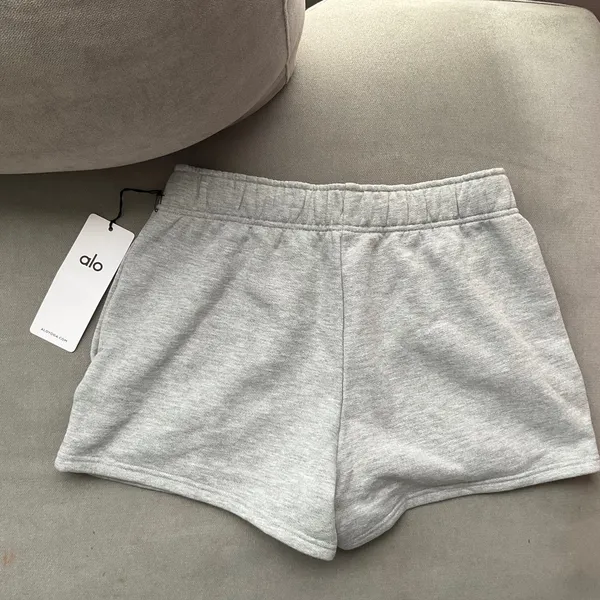 Alo Yoga Accolade Short Athletic Heather Grey S - Image 5