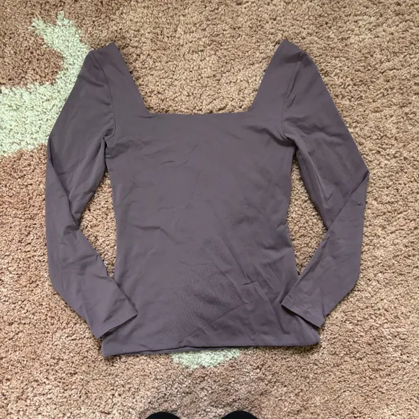 Aritzia Babaton Original Contour Squareneck Longsleeve Crop Top Women’s Size L - Image 8