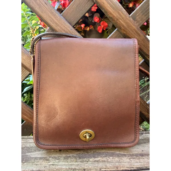 Vintage Coach Legacy Companion Flap Crossbody Bag Mahogany Leather 9076 - Image 2
