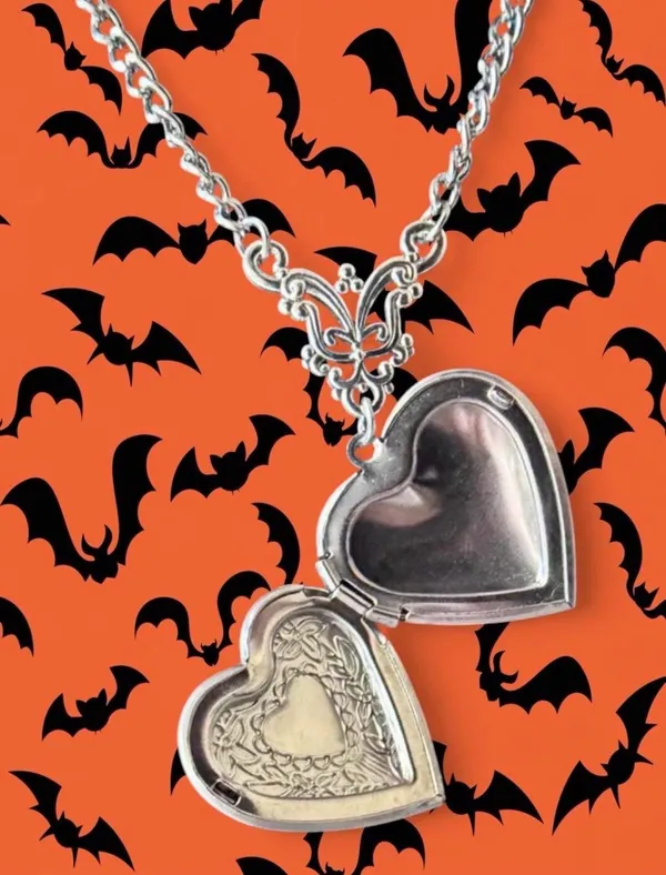 Gothic Vampire Bat Heart Locket Necklace 🦇 Halloween Silver - Image 3