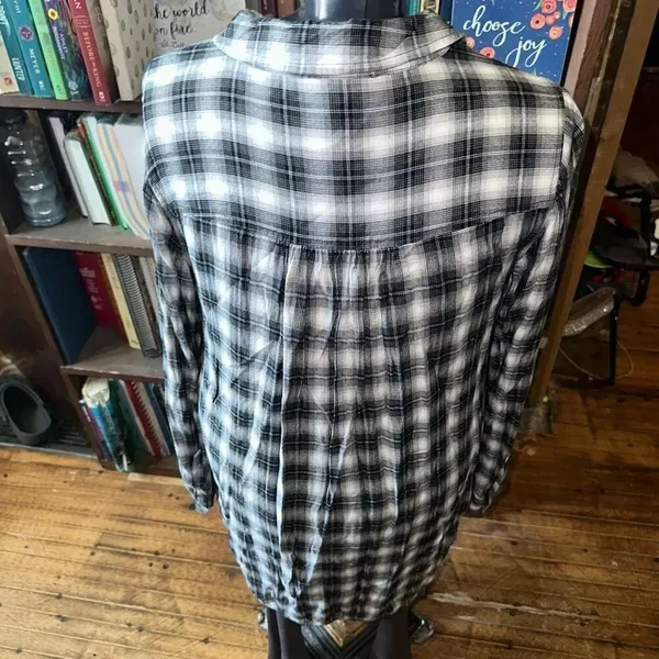 Lane Bryant 14/16 black & white plaid button down top - Image 2