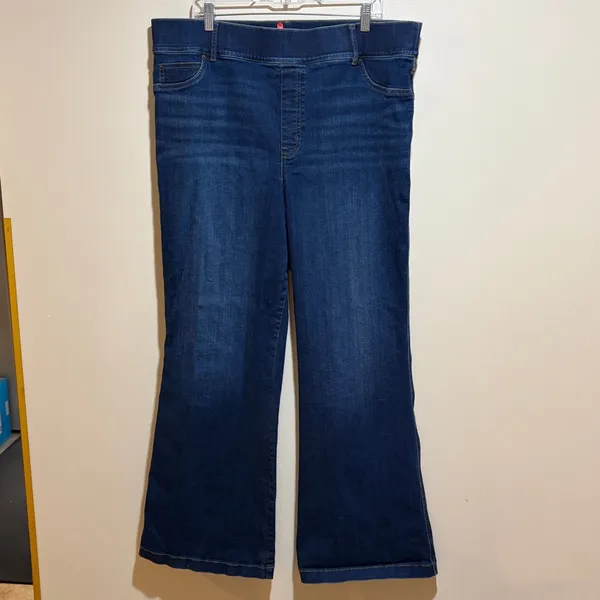 SPANX Pull-On Flare Jeans in Midnight Shade Medium Wash Size 3X Stretchy Denim - Image 6